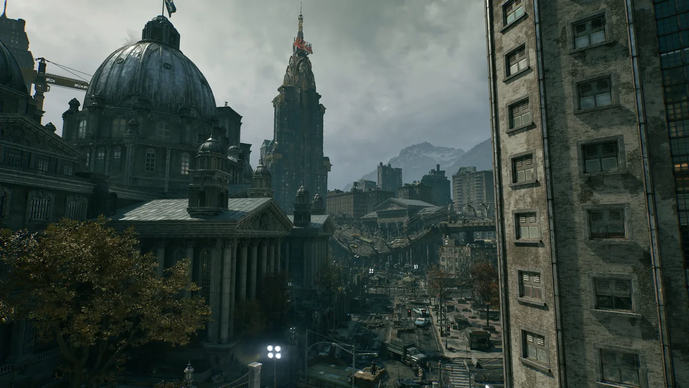 Catedral de cúpula y torre de reloj rodeada de edificios en la ciudad de Gears of War: E-Day