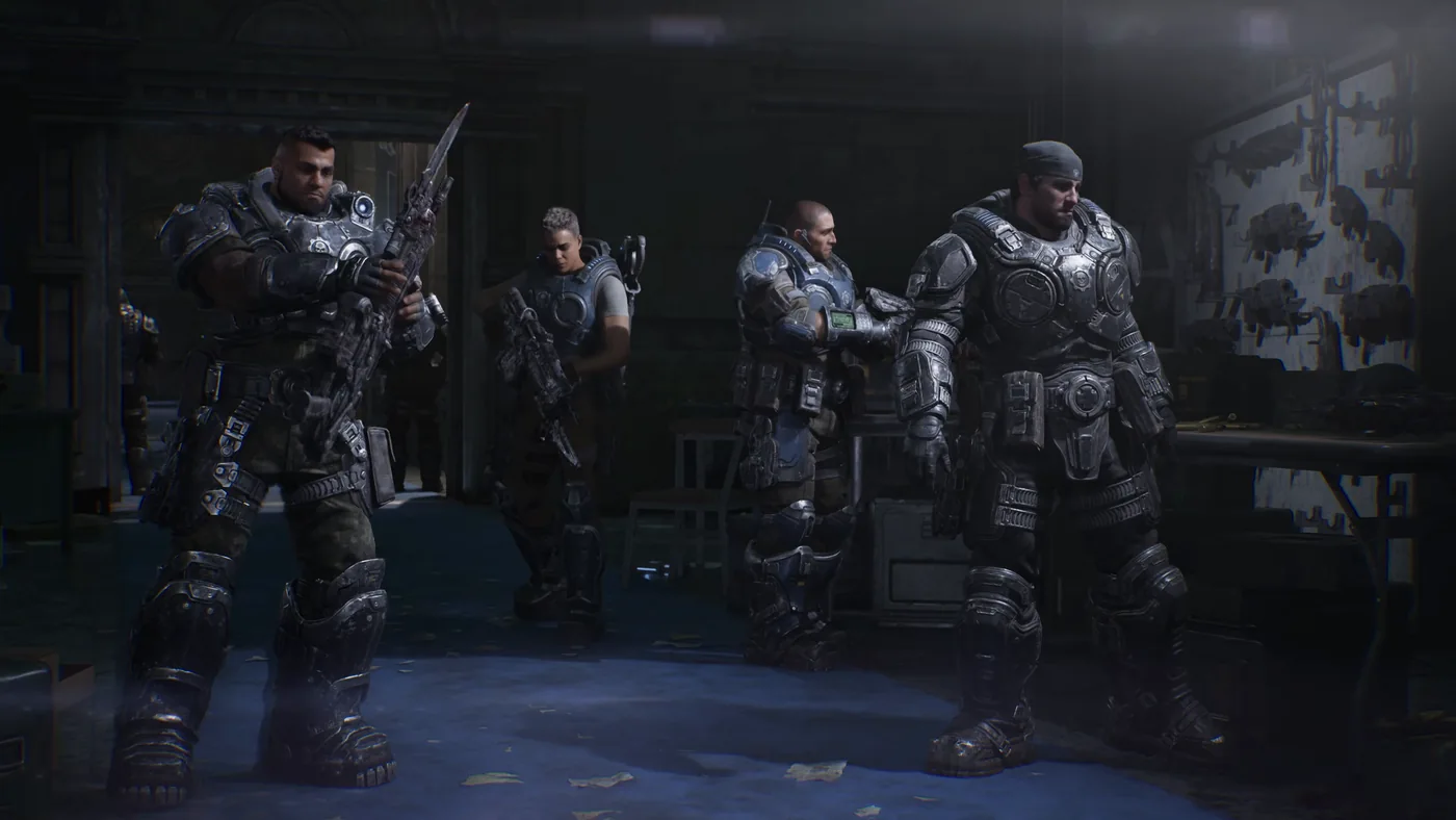 Los cuatro integrantes del escuadrón reunidos en un interior antes de una misión en Gears of War: E-Day