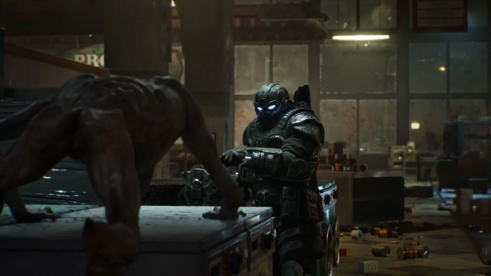 Un soldado de la COG enfrentando a un Locust en un almacén oscuro en Gears of War: E-Day