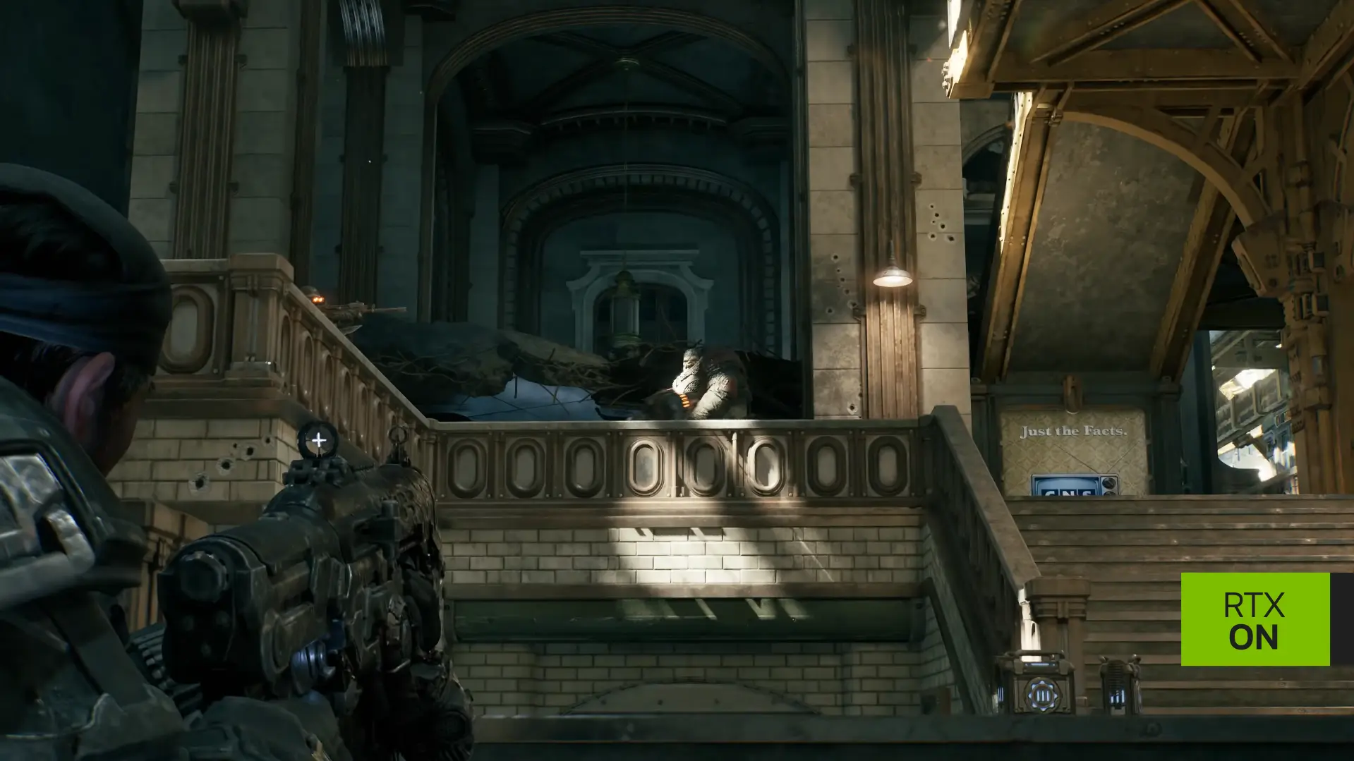 Vista sobre el hombro apuntando dentro de una estación en Gears of War: E-Day, con luces cálidas y la etiqueta RTX ON